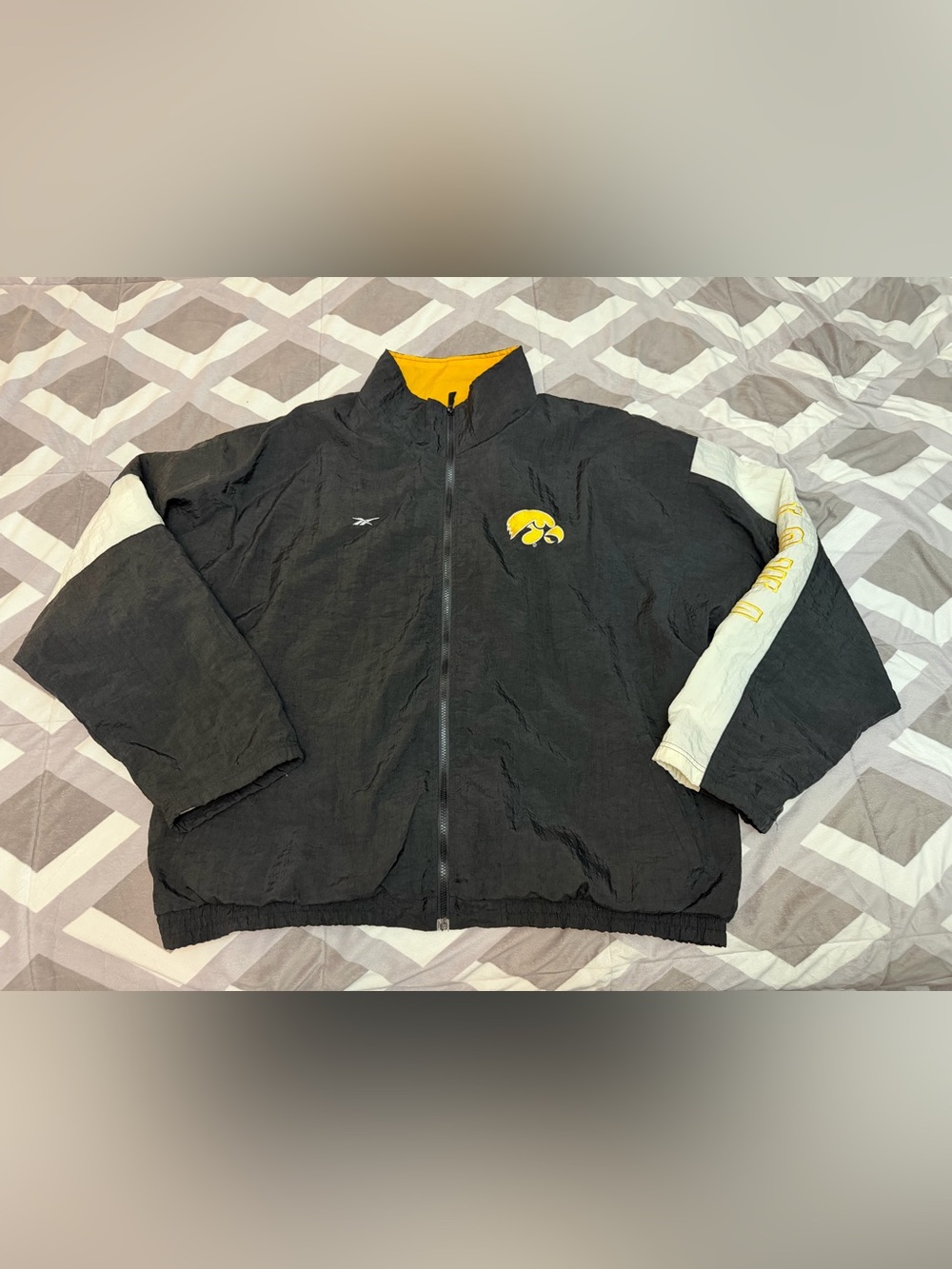 Vintage Reebok Iowa Hawkeyes Windbreaker Jacket Mens SIZE 2XL OVERSIZED